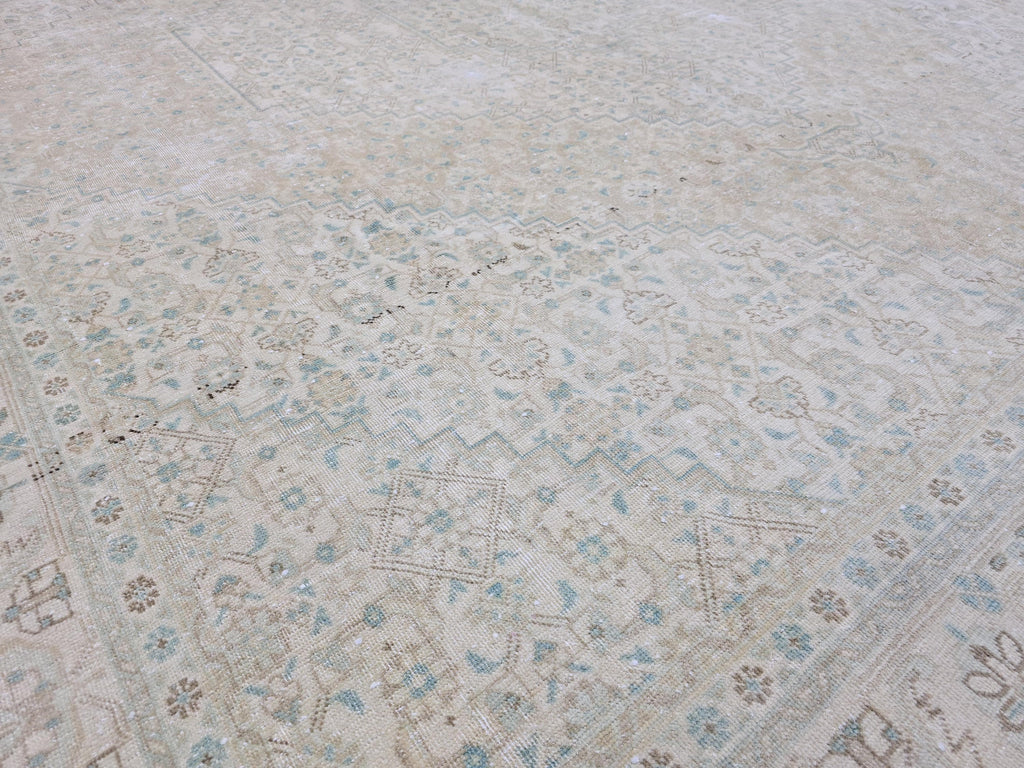 Oversized Neutral Oushak Rug (9.65x12 ft): Vintage Turkish Wool Carpet