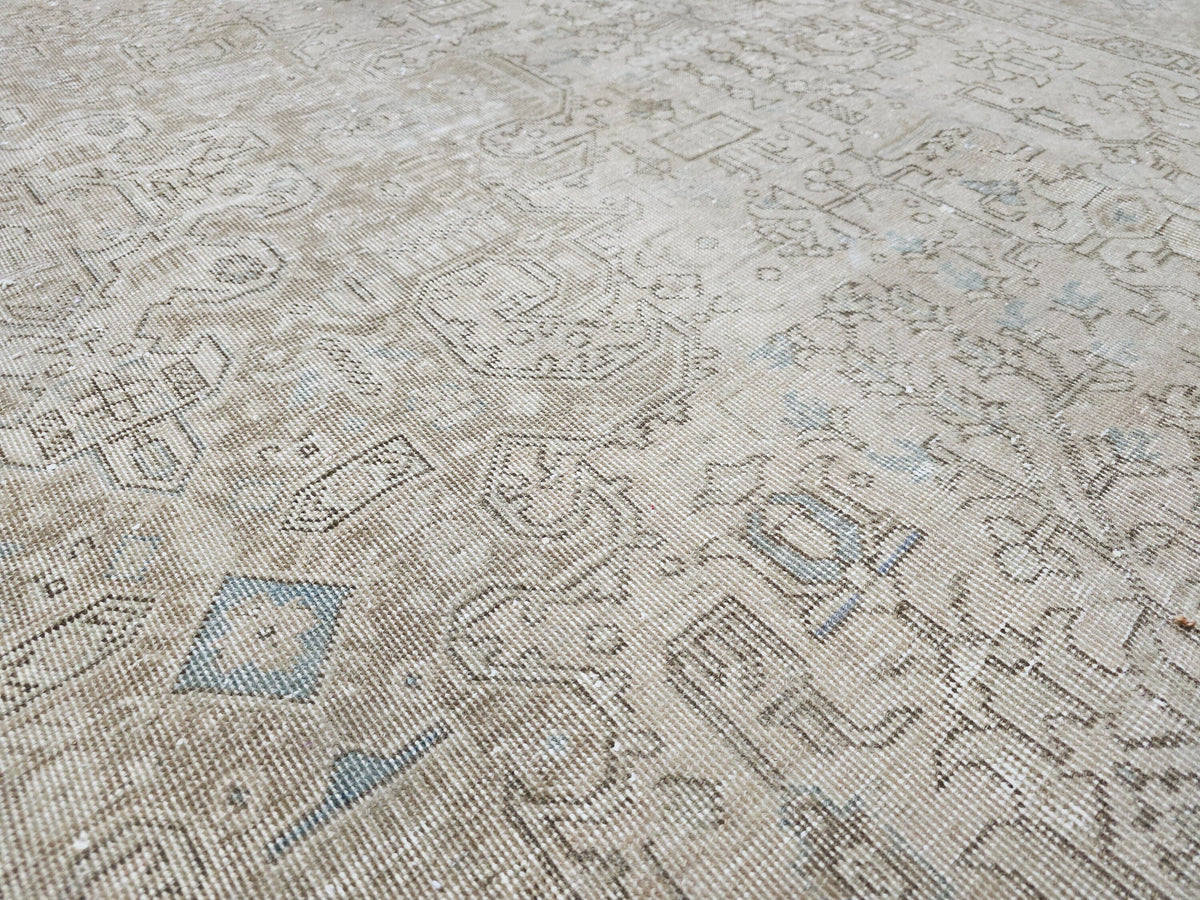 9x12 Vintage Turkish Rug: Hand-Knotted Heriz Wool Carpet