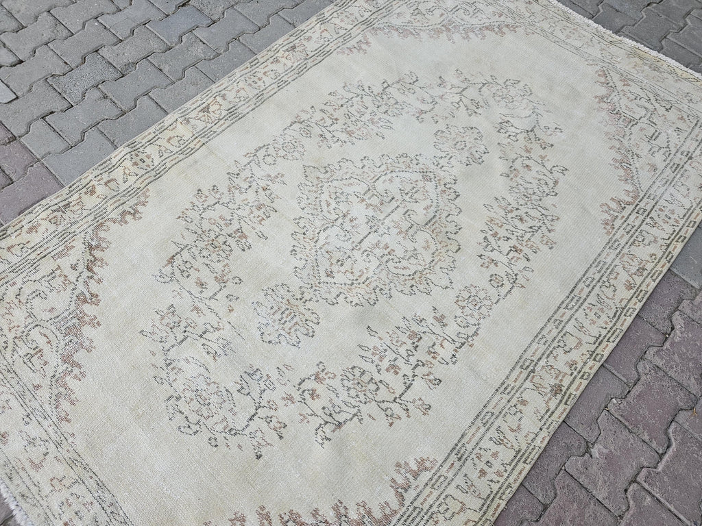 5x8 Vintage Turkish Rug : Hand Knotted wool Beige Distressed Oriental Rug