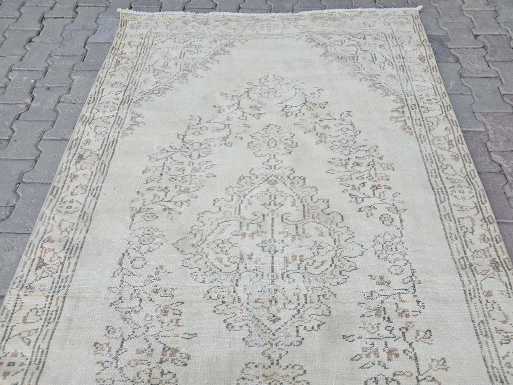 5x8 Vintage Turkish Rug : Hand Knotted wool Beige Distressed Oriental Rug