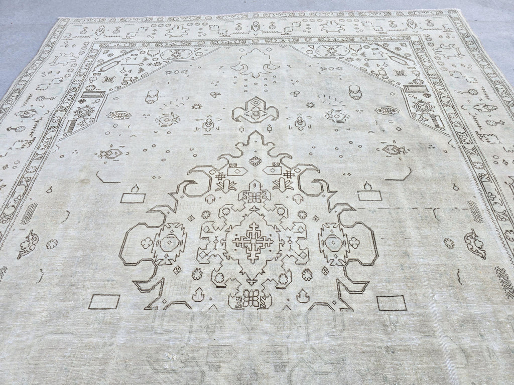 Turkish Rug 8x11, Faded Vintage Rug, Distressed Neutral Rug, Hand Knotted Wool Carpet, Cream Area Rug, Boho Bedroom Rug - Faded Wool Rug