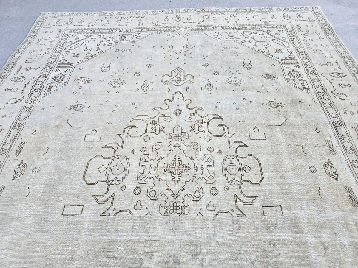 Turkish Rug 8x11, Faded Vintage Rug, Distressed Neutral Rug, Hand Knotted Wool Carpet, Cream Area Rug, Boho Bedroom Rug - Faded Wool Rug