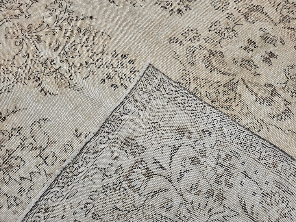 7x10 Vintage Floral Oushak Rug: Handwoven Turkish Wool Carpet (7.10x10.50 ft)