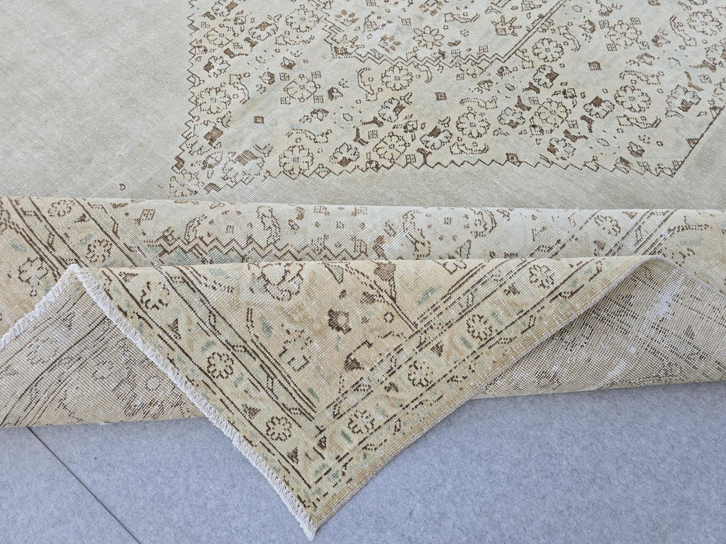 10x13 Hand-Knotted Oushak Rug: Vintage Turkish Wool Carpet