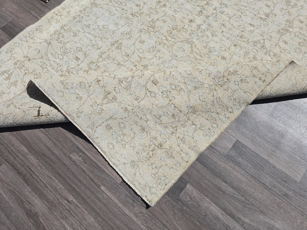 Vintage Hand-Knotted Wool Oushak Rug: 5.40 x 8.75 ft Cream Oriental Carpet