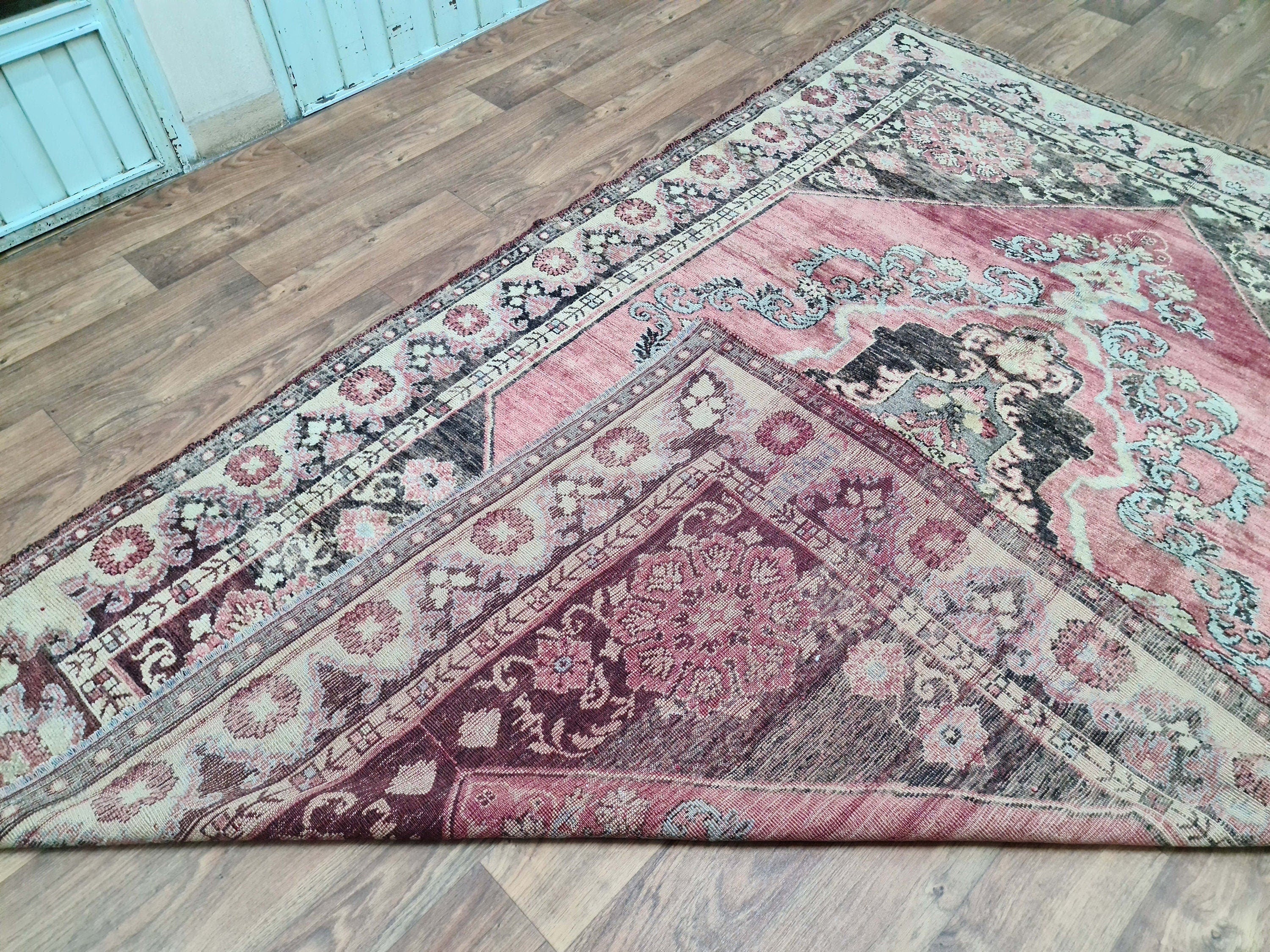6x9 Vintage Oushak Rug: Hand-Knotted Oriental Wool Carpet