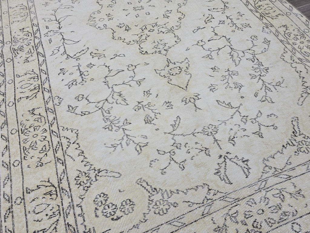 Vintage Turkish Oushak Rug: 5x9 Cream Floral Wool Carpet
