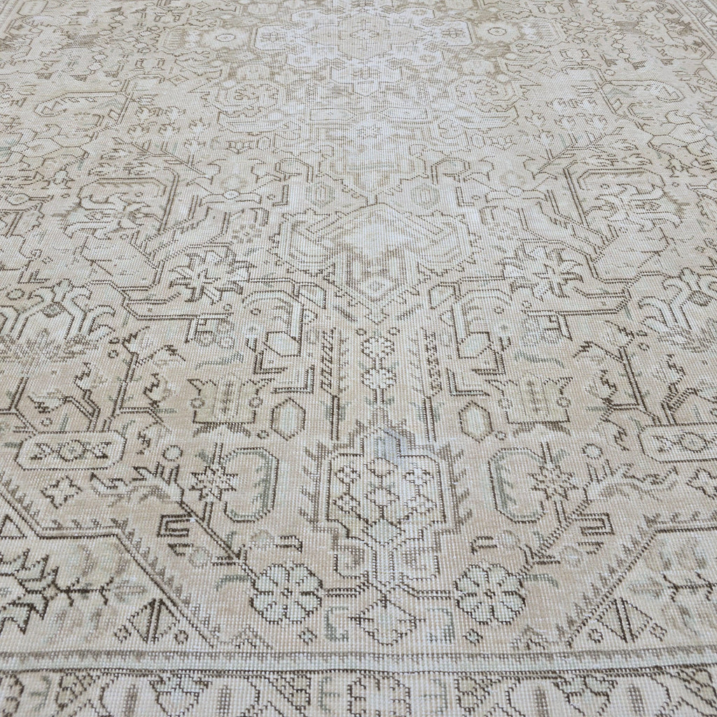 Handmade Wool Heriz Rug, 8x11 Neutral Vintage Turkish Rug