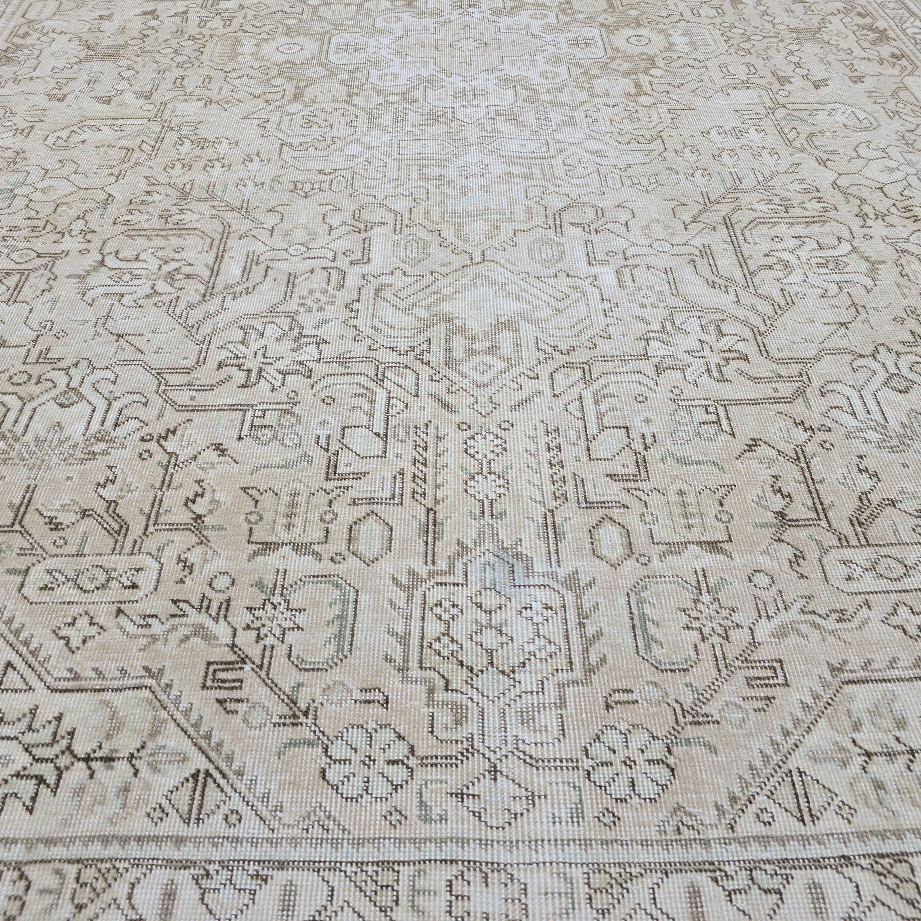 Handmade Wool Heriz Rug, 8x11 Neutral Vintage Turkish Rug