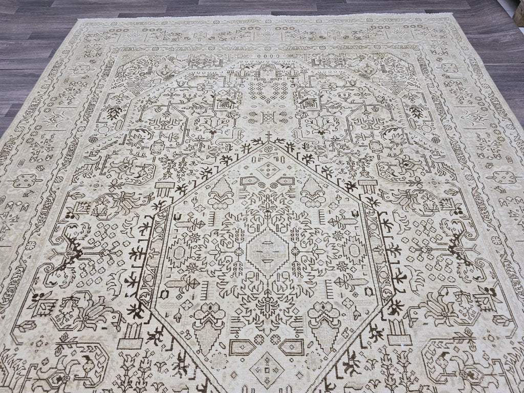 Hand Knotted Wool Rug (8x11 ft): Vintage Heriz Geometric Design