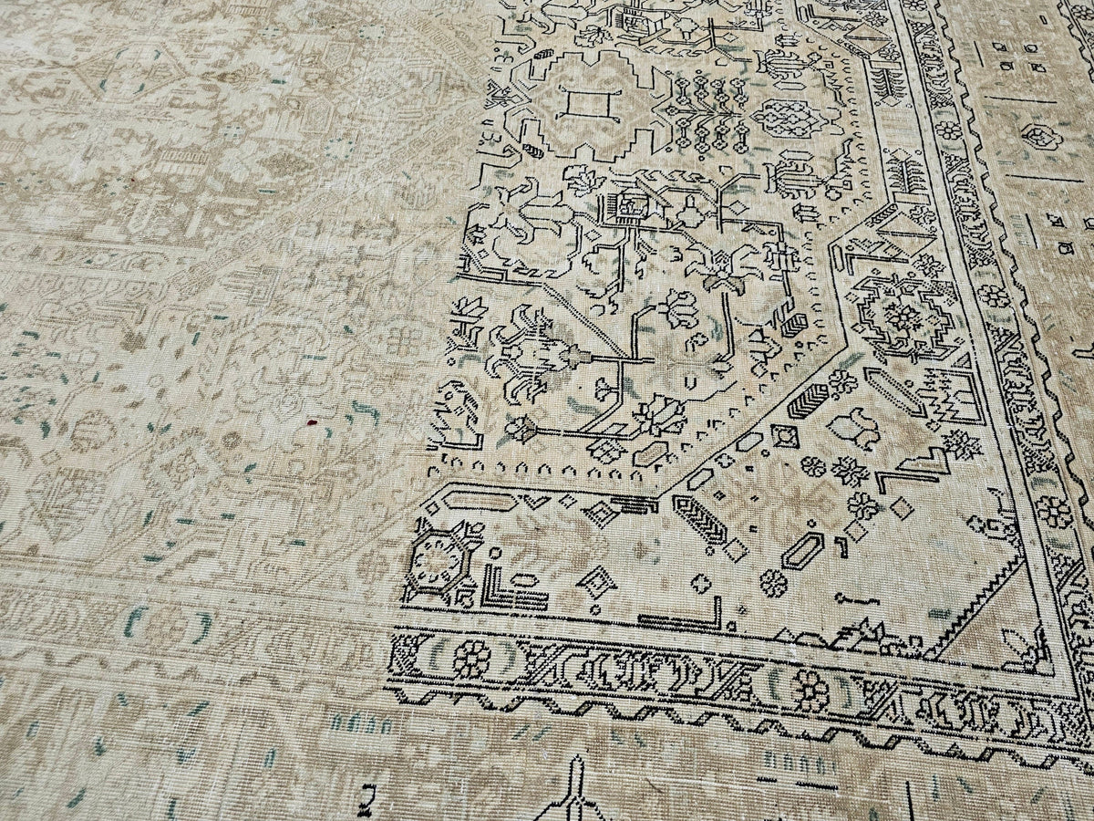 Hand-Knotted Wool Heriz Rug: 9x12 Vintage Turkish Geometric Area Rug