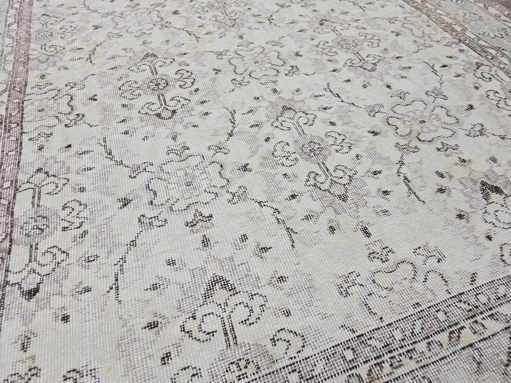 6x9 Vintage Turkish Oushak Rug: Hand-Knotted Wool Cream Floral Carpet