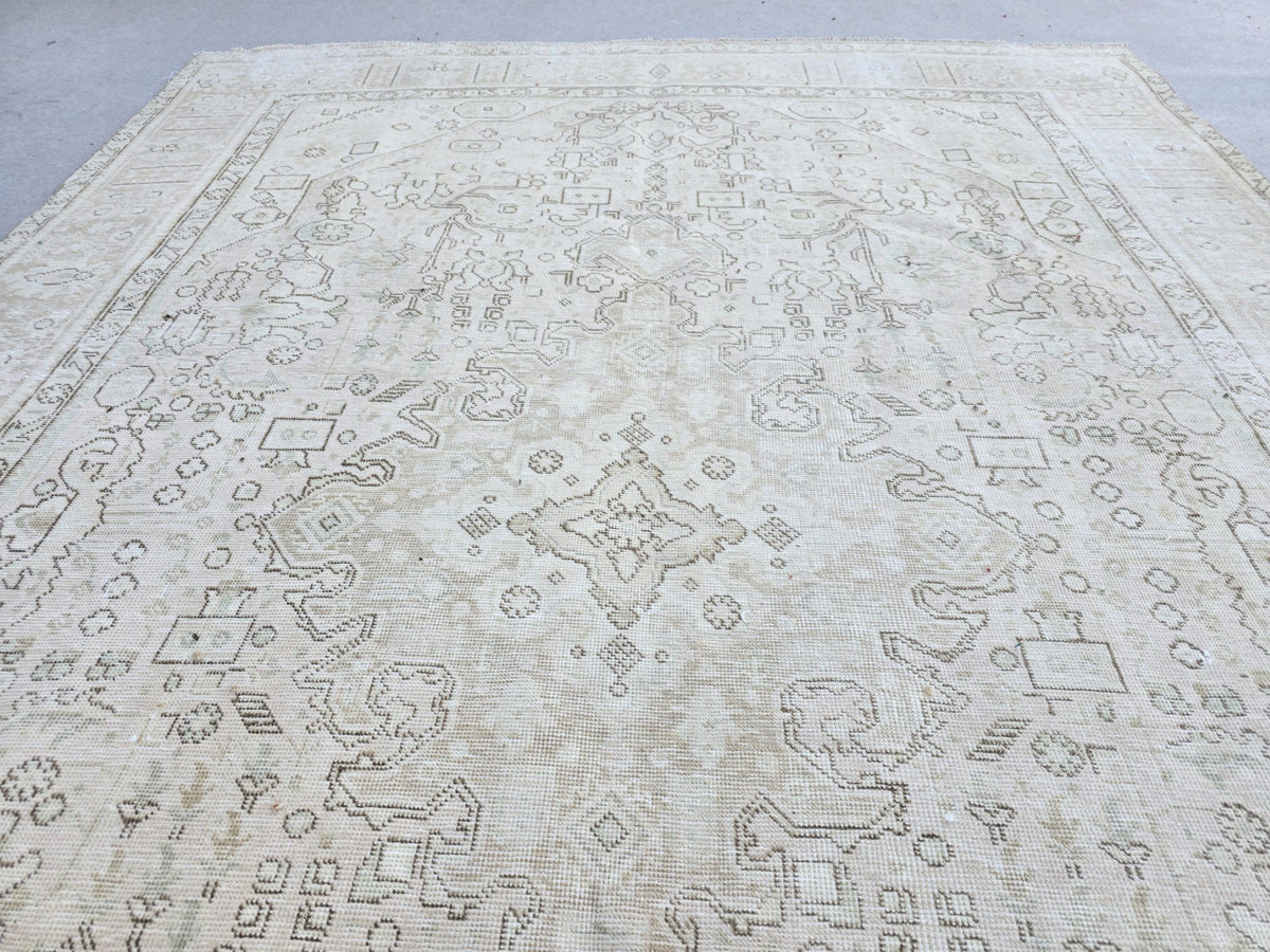 Turkish Rug 8x11, Heavily Faded Bone Beige Area Rug, Distressed Vintage Wool Carpet, Muted Medallion Living Room Boho Decor