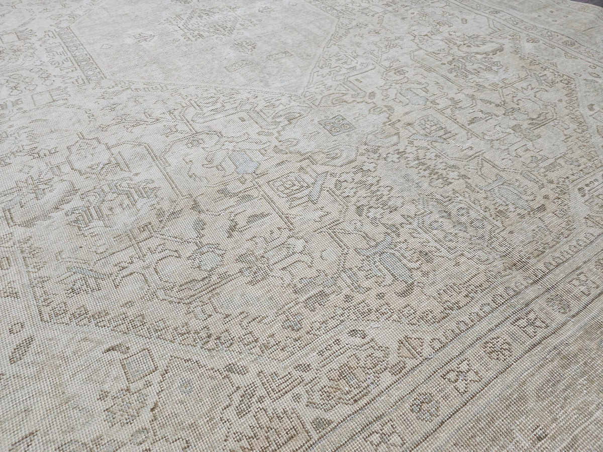 9x12 Vintage Turkish Heriz Rug: Hand-Knotted Wool Carpet