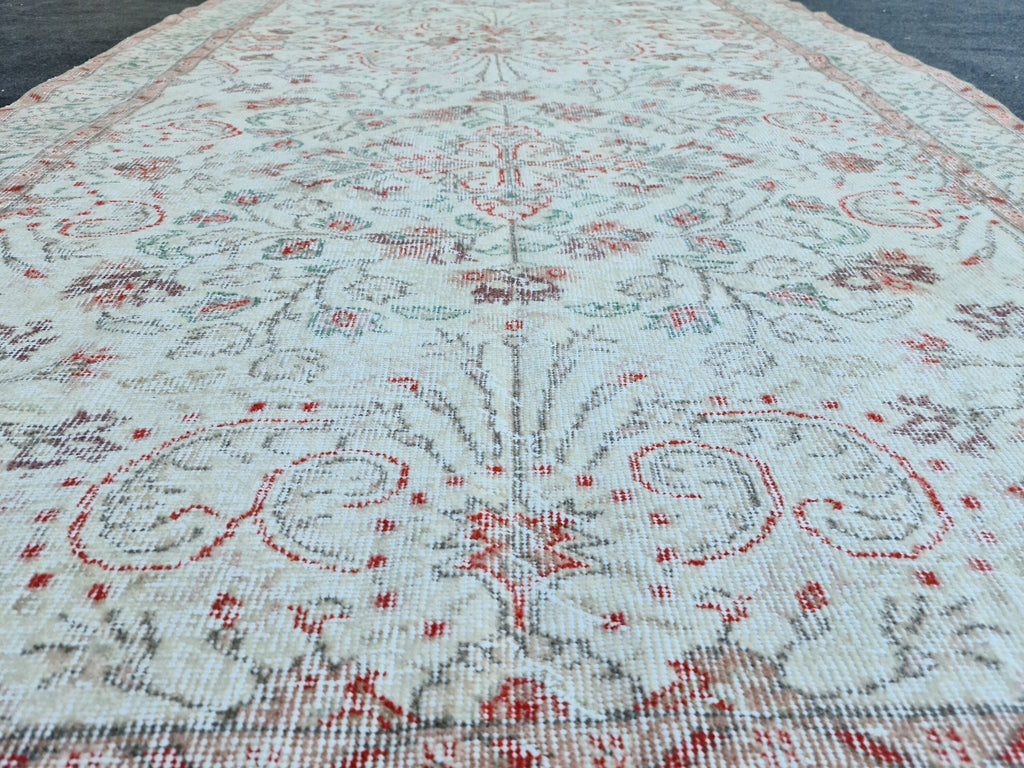 5x9 Vintage Hand-Knotted Oushak Rug: Cream Turkish Wool Area Rug