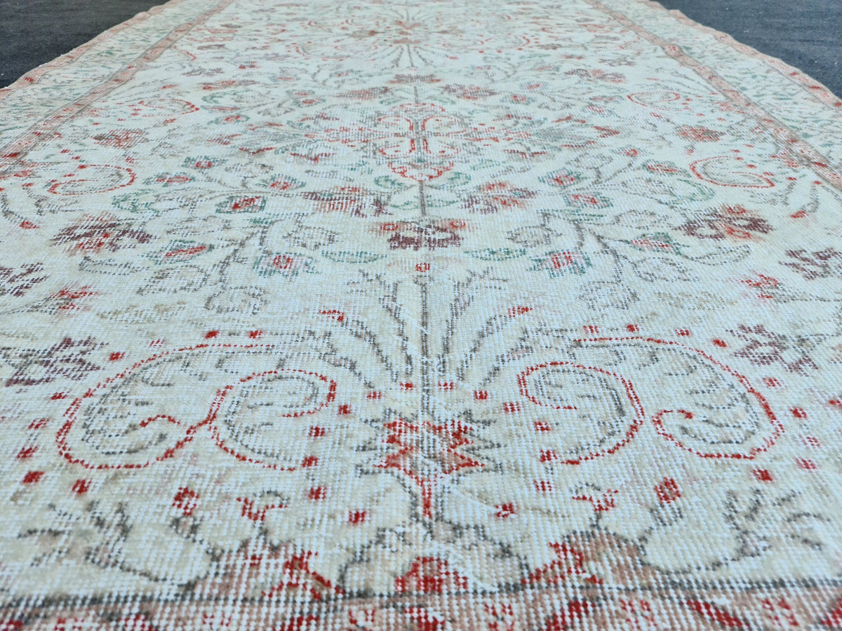5x9 Vintage Hand-Knotted Oushak Rug: Cream Turkish Wool Area Rug