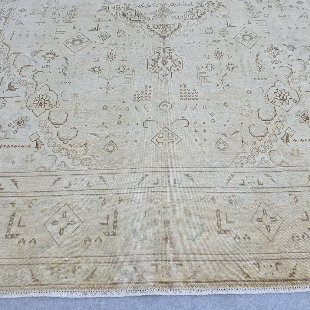 Large Neutral Oushak Rug 9x12: Vintage Turkish Wool Carpet