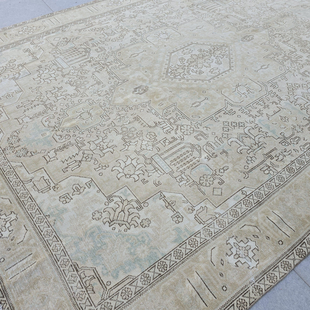 9x12 Beige Turkish Oushak Rug: Handwoven Vintage Wool Carpet