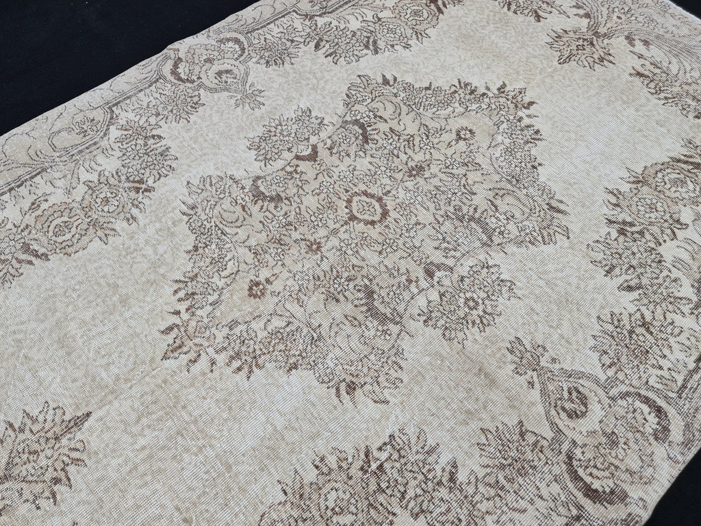 6x9 Vintage Oushak Rug: Hand-Knotted Turkish Wool Medallion Rug