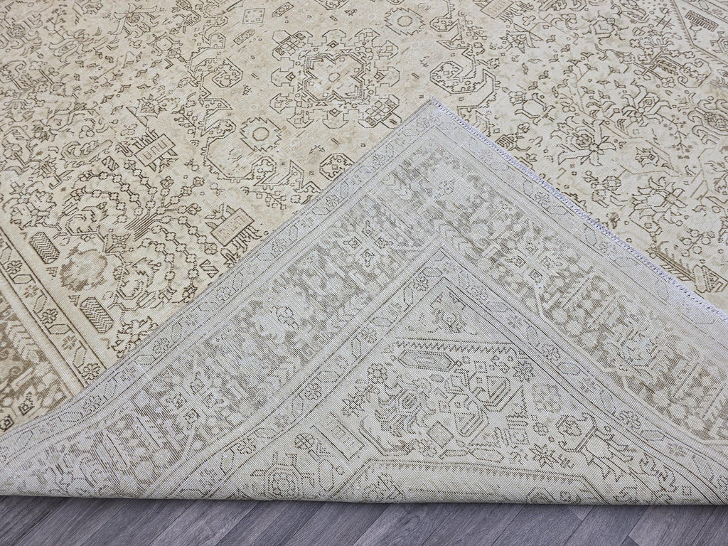 Large Vintage Turkish Oushak Rug: Handwoven Wool, Neutral Cream (9.3x12.4 ft)