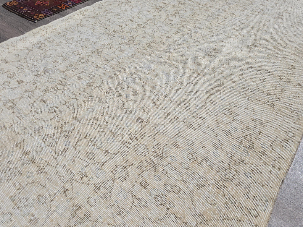Vintage Hand-Knotted Wool Oushak Rug: 5.40 x 8.75 ft Cream Oriental Carpet