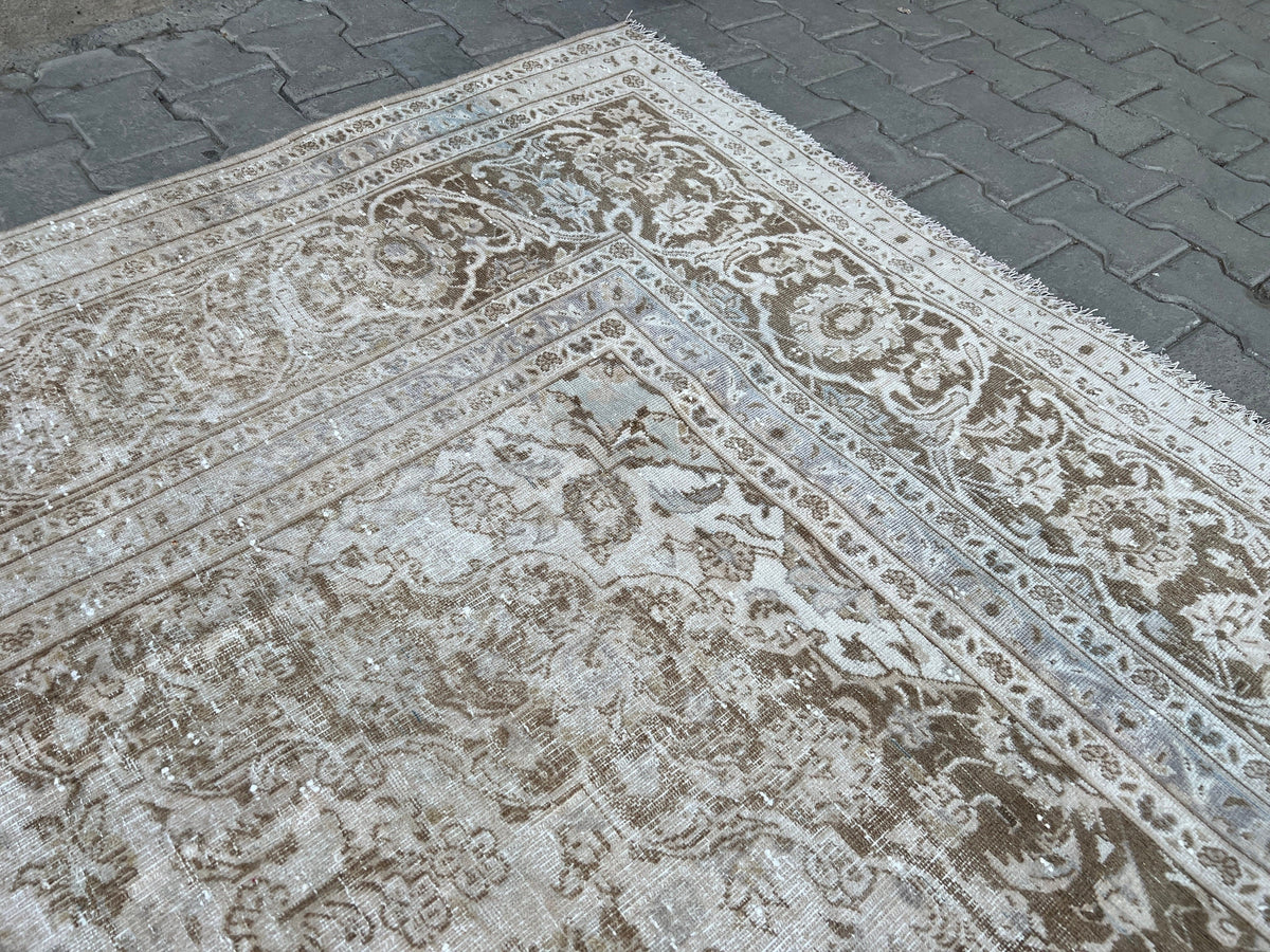 9x12 Hand-Knotted Wool Oushak Rug: Neutral Vintage Floral Carpet