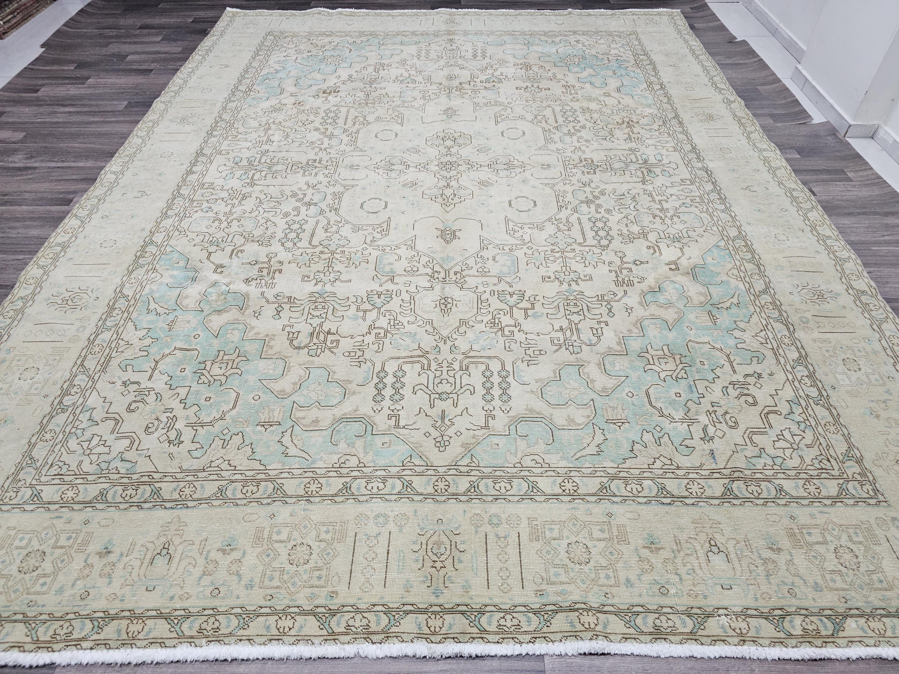 Oversized 9x12 Wool Turkish Rug: Vintage Oushak Heriz Design