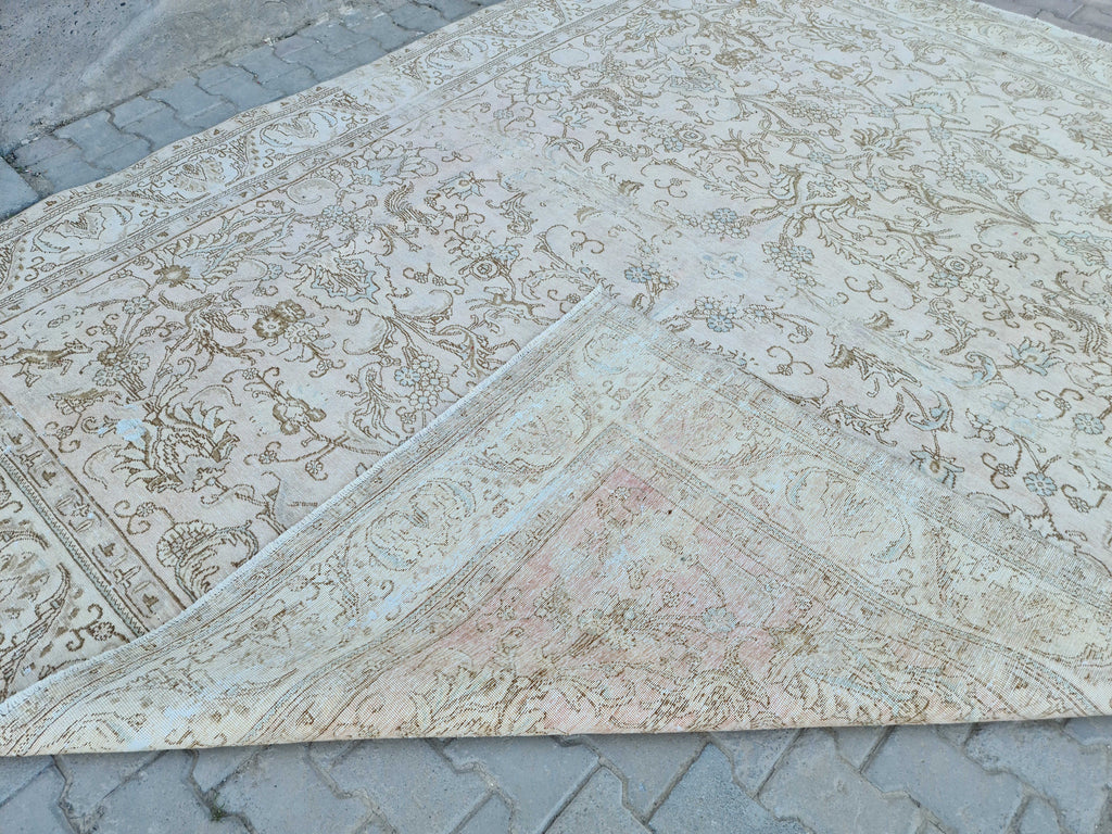 Large Turkish Oushak Rug (9.5x11.65 ft): Hand-Knotted Wool Oriental Carpet