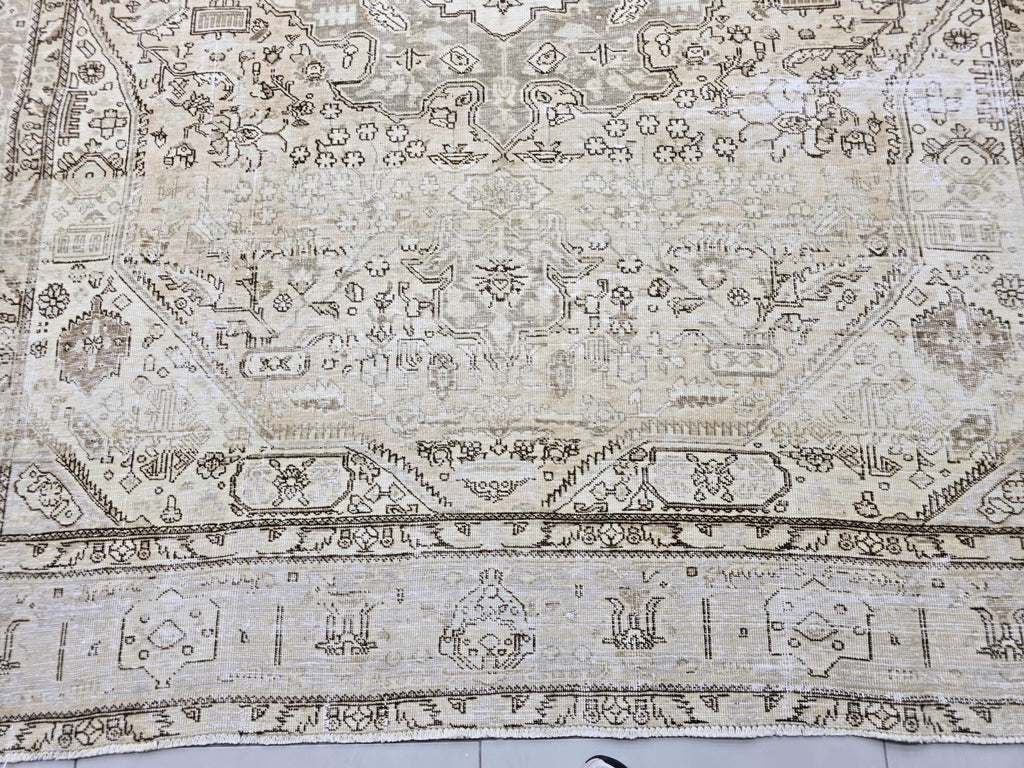 Turkish Rug 8x10, Distressed Grey Beige Vintage Area Rug, Hand Knotted Wool Carpet with Tribal Medallion for Living Room, Hallway