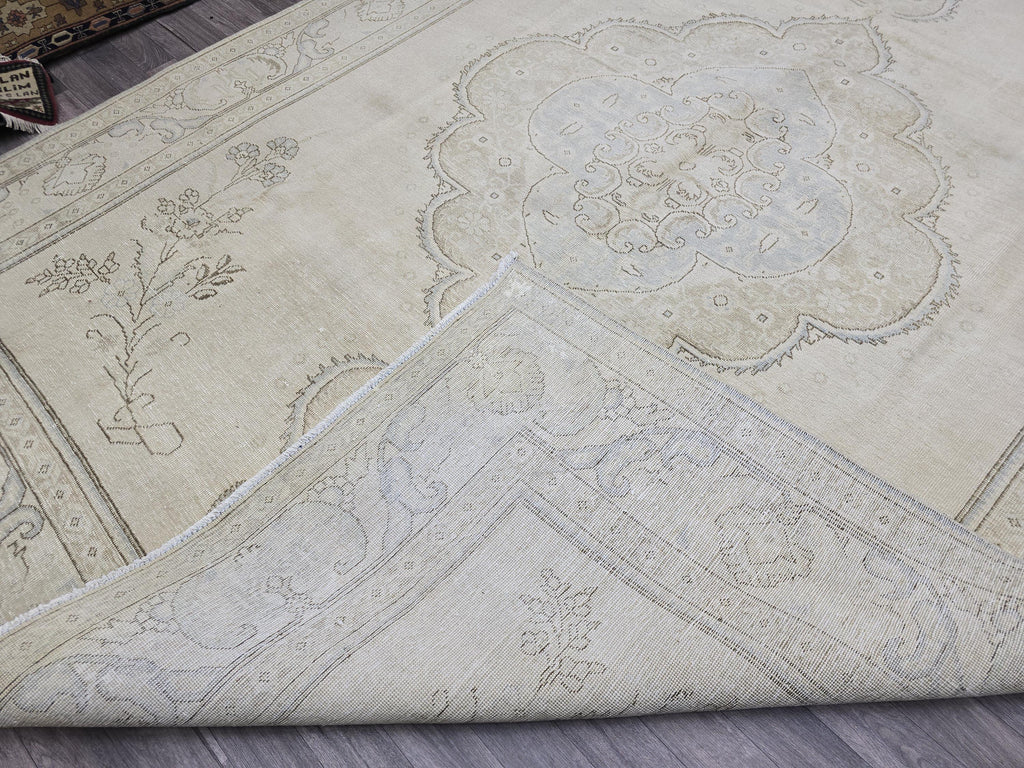 Vintage Handwoven Wool Turkish Rug 9x12: Cream Floral Medallion