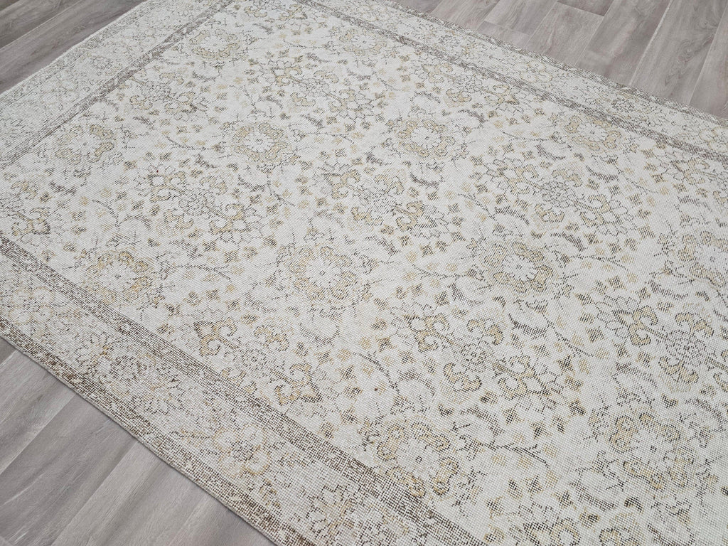 6x9 Neutral Turkish Area Rug for Under bed, Home Office and Diningroom //5.9x9.40