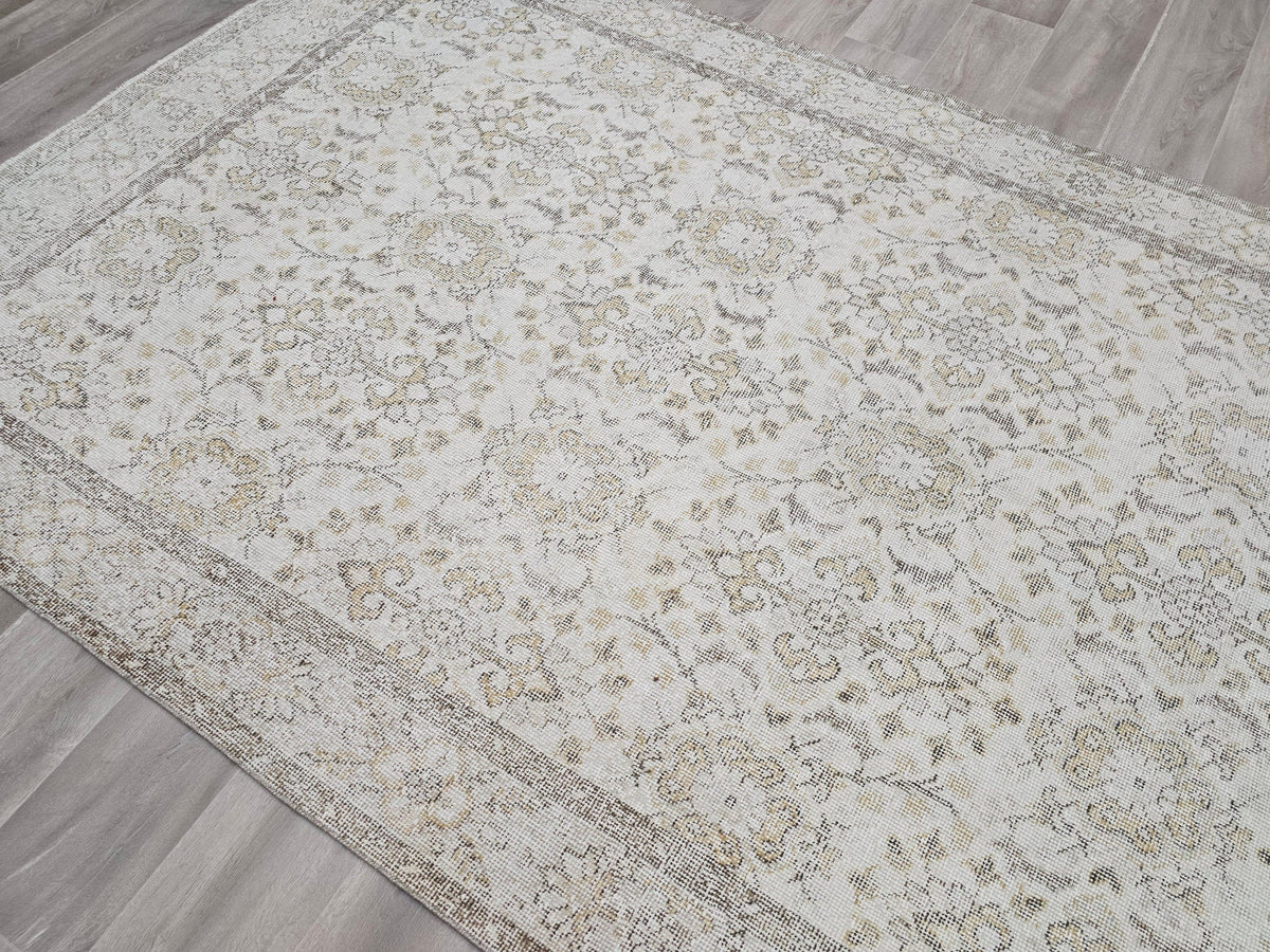 6x9 Neutral Turkish Area Rug for Under bed, Home Office and Diningroom //5.9x9.40