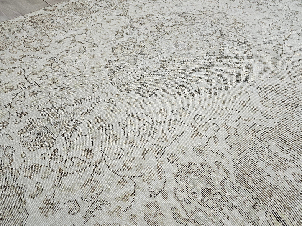 7x9 Vintage Turkish Rug : Hand Knotted Wool Oushak Rug - Neutral area rug for Bedroom and Kids room (6.70x9.55 ft)