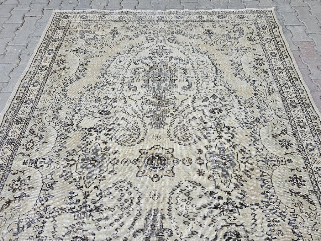 Vintage Turkish Oushak Rug 6x9: Hand-Knotted Wool, Neutral Bohemian Carpet