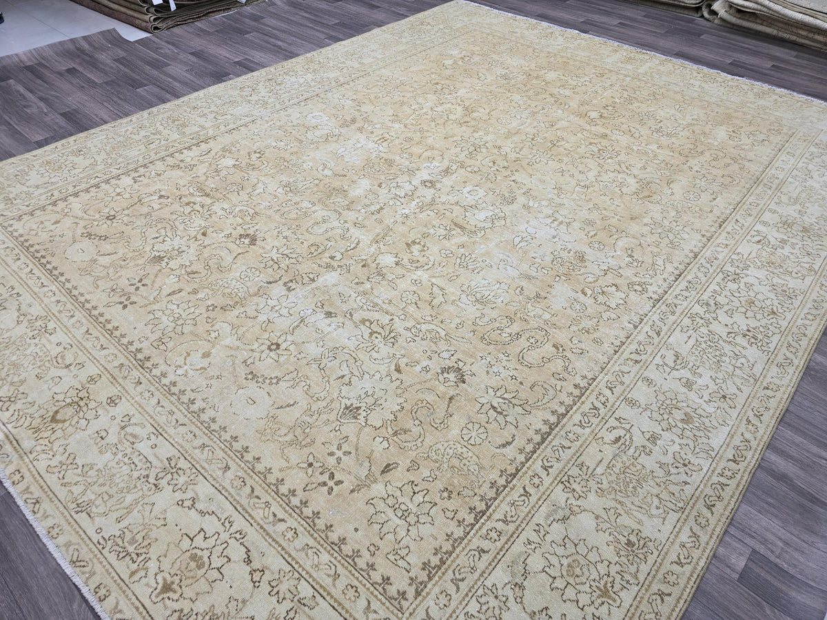 Oversize Oushak Rug: 9.70x12.25 ft, Hand-Knotted Wool, Neutral Farmhouse Decor