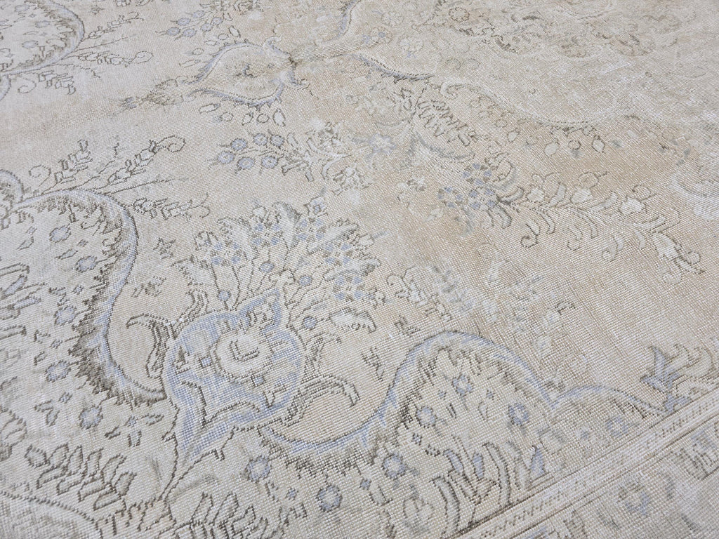 Antique Ivory Anatolian Rug 9x13: Handwoven Wool Floral Carpet