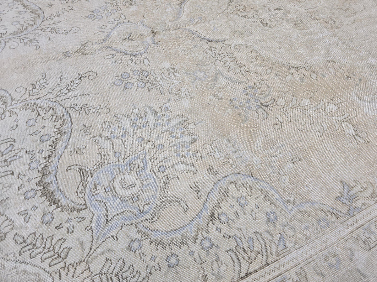 Antique Ivory Anatolian Rug 9x13: Handwoven Wool Floral Carpet