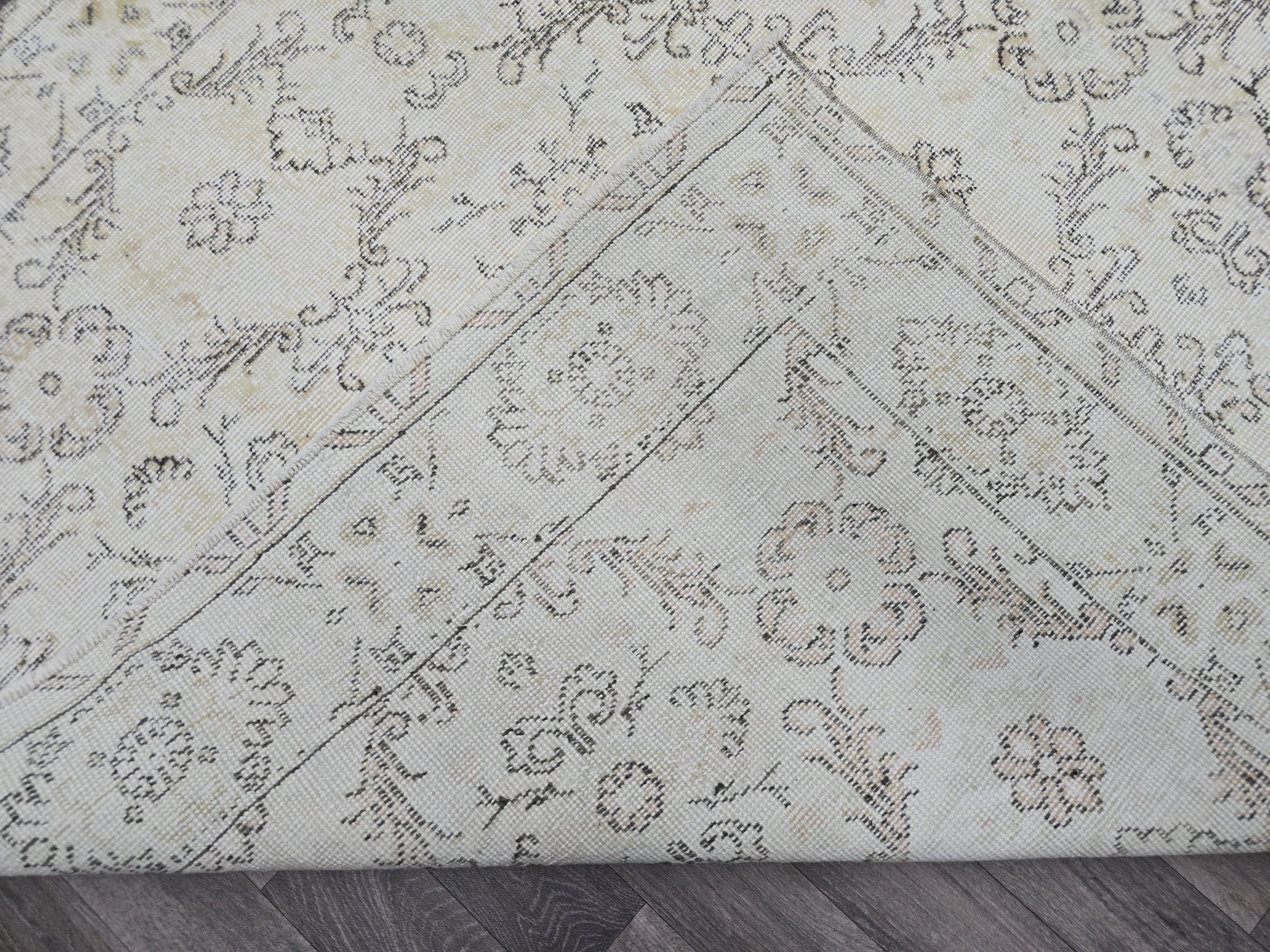 Vintage Turkish Oushak Rug 5x8: Handwoven Cream Floral Medallion