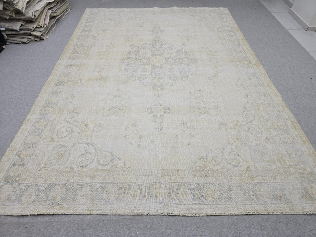 Neutral Floral Design Rug, 7.55 x 10.65 feet, HandWoven Wool Rug, 8 by 11 Area Rug, Turkish Rug for Home Decor, Antique Oushak Rug, Boho Rug