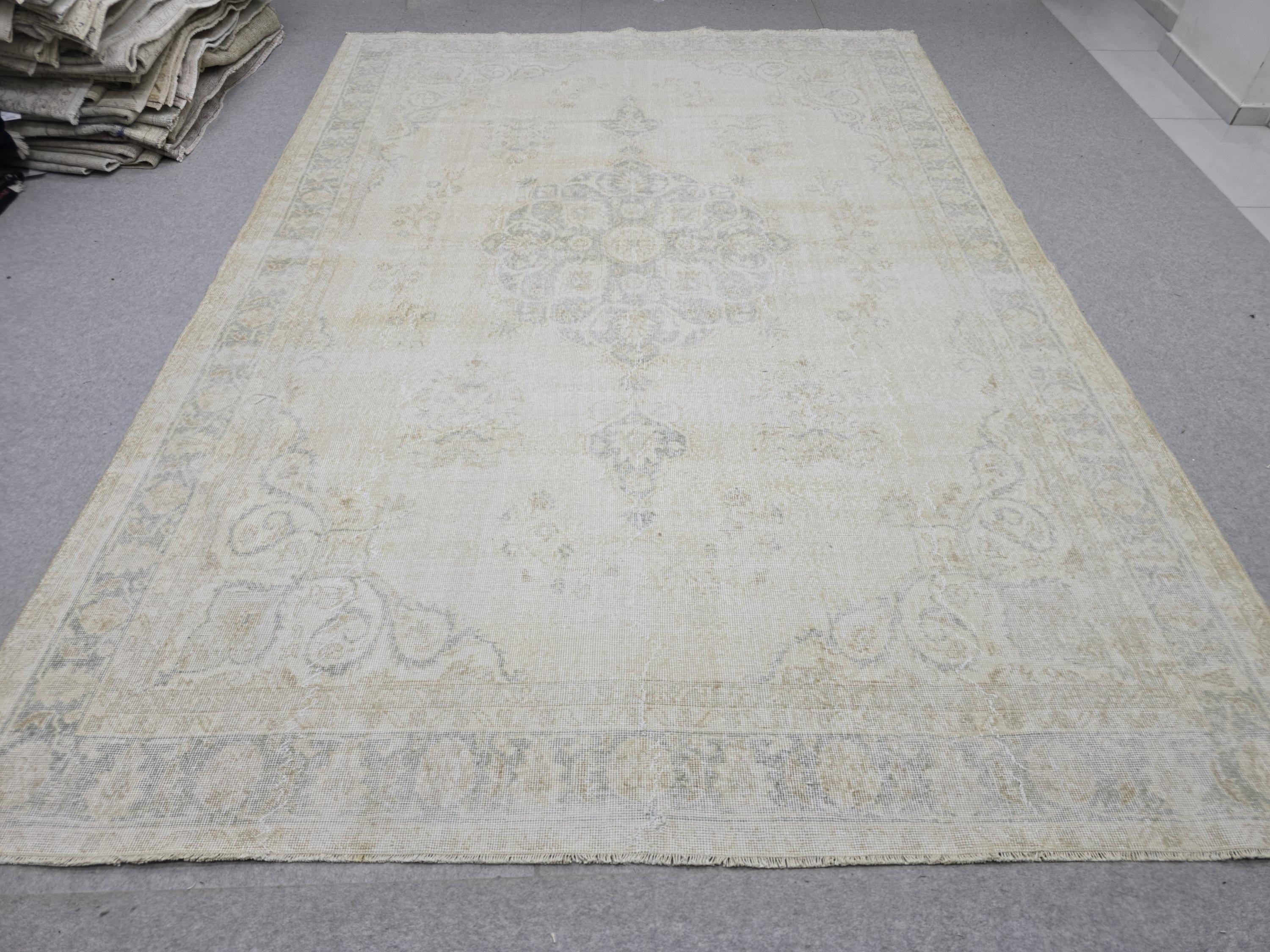 Neutral Floral Design Rug, 7.55 x 10.65 feet, HandWoven Wool Rug, 8 by 11 Area Rug, Turkish Rug for Home Decor, Antique Oushak Rug, Boho Rug