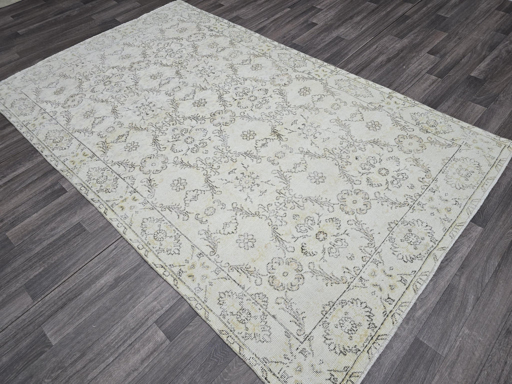 Vintage Turkish Oushak Rug 5x8: Handwoven Cream Floral Medallion