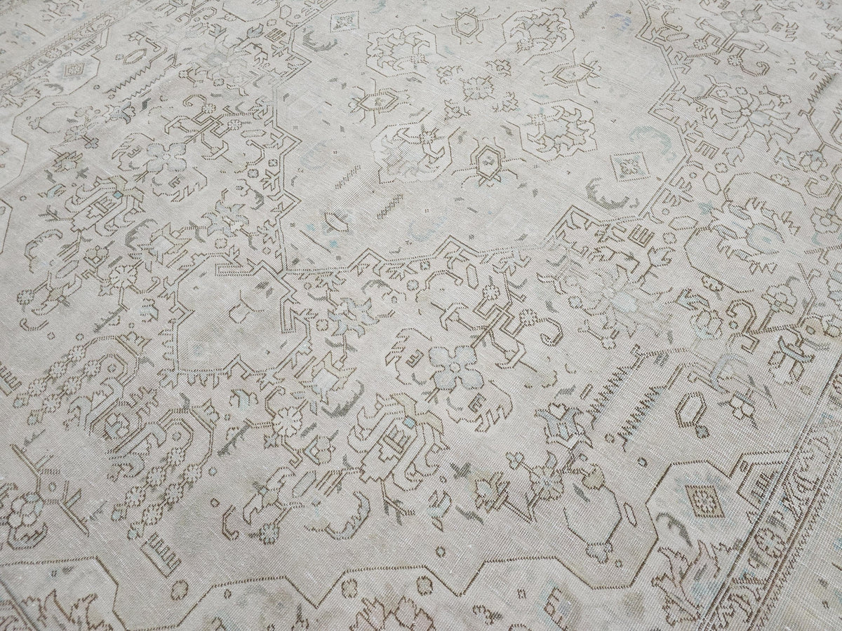 9x12 Antique Neutral Wool Rug