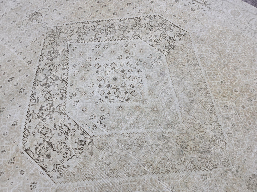 10x12 Heriz Rug: Neutral Vintage Wool Area Rug