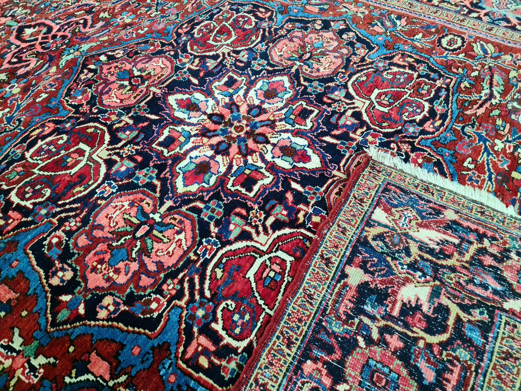 Large Hand-Knotted Heriz Rug: Antique Wool Oriental Carpet