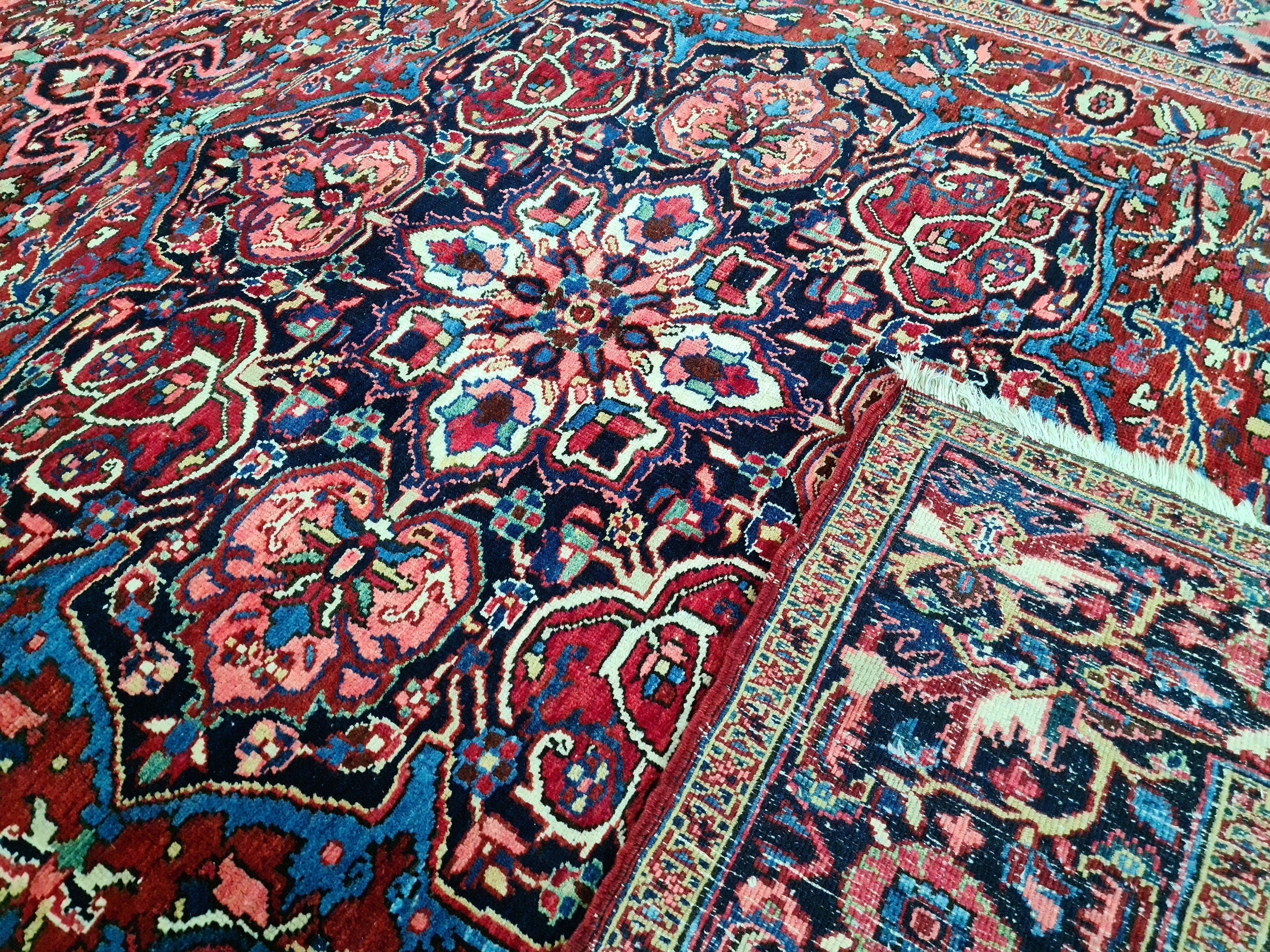 Large Hand-Knotted Heriz Rug: Antique Wool Oriental Carpet
