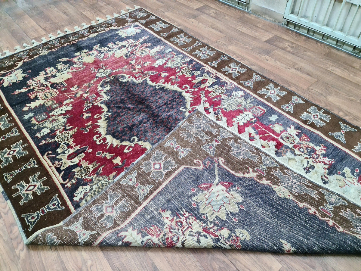 Authentic Vintage Turkish Rug / 6,6 x 10,75 feet