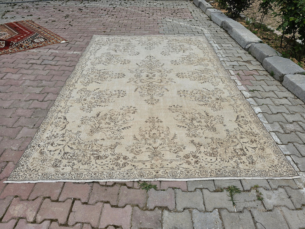 7x10 Vintage Floral Oushak Rug: Handwoven Turkish Wool Carpet (7.10x10.50 ft)
