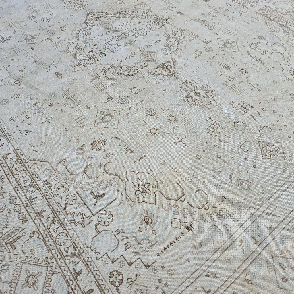 Large Neutral Oushak Rug 9x12: Vintage Turkish Wool Carpet