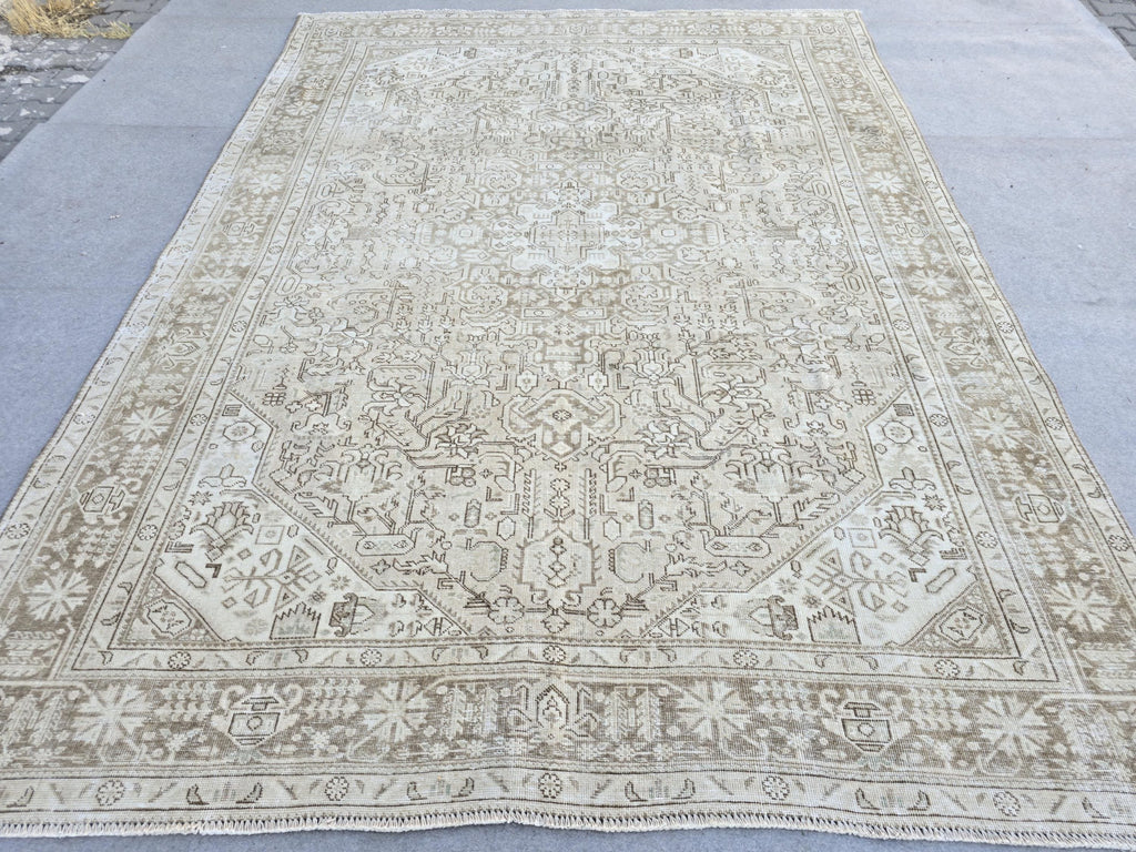 Vintage Rug 8x11, Turkish Area Rug, Warm Beige Wool Rug, Hand Knotted Medallion Rug, Faded Tan Living Room Rug, Boho Farmhouse