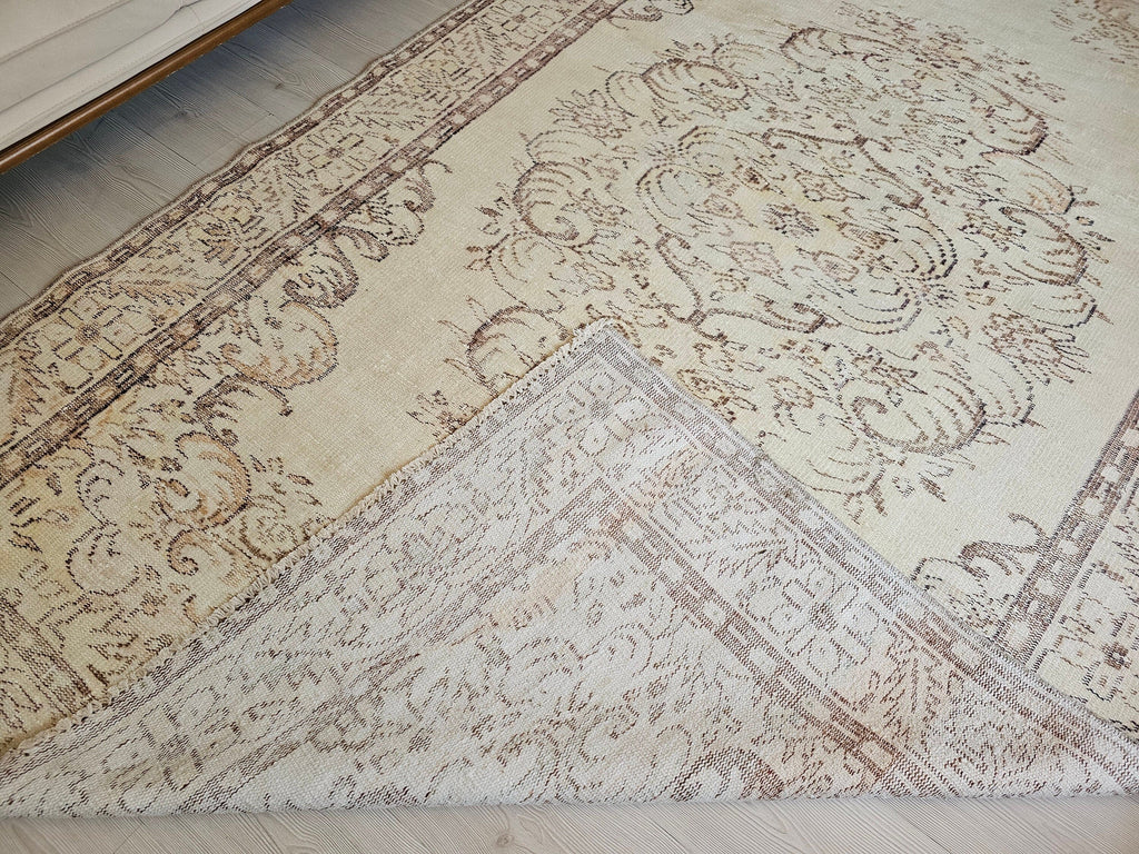 Vintage Turkish Wool Area Rug (6.1x9.5 ft): Neutral Bohemian Carpet